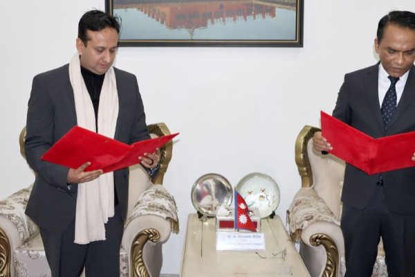 नबिल बैंकका अध्यक्ष चौधरीले लिए गर्भनरबाट शपथ